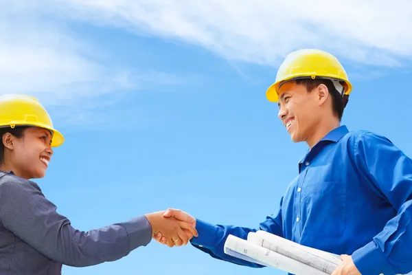 Deal on construction plan — Stock Photo, Image