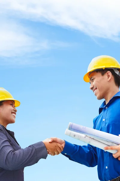 Deal on construction plan — Stock Photo, Image