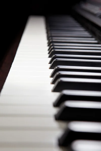 Цифровое гибридное пианино — стоковое фото