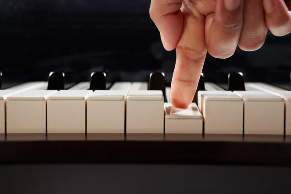 Düşük açılı piyano — Stok fotoğraf