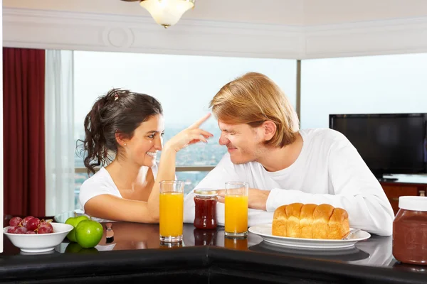 Para świetnie razem na śniadanie — Zdjęcie stockowe