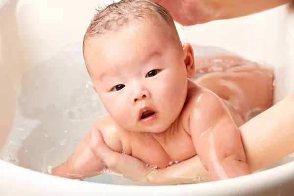 Dziecko jest skąpany — Zdjęcie stockowe