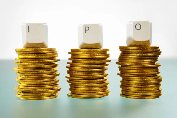 IPO dopis o zlaté mince zásobníku — Stock fotografie