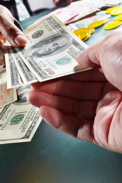 Receving money — Stock Photo, Image