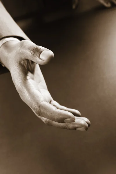 Предлагая рукопожатие — стоковое фото