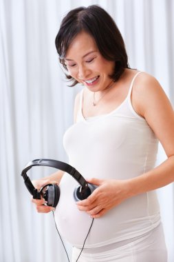 müzik kullanarak fetus uyarıcı