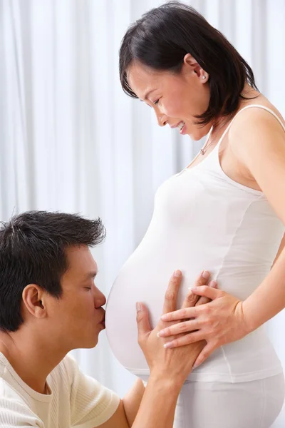 Mostrando amore al nascituro — Foto Stock