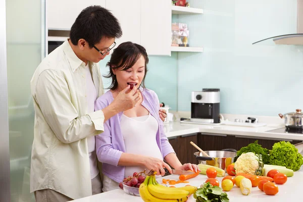 Asian couple activity in kitchen — Stock Photo, Image