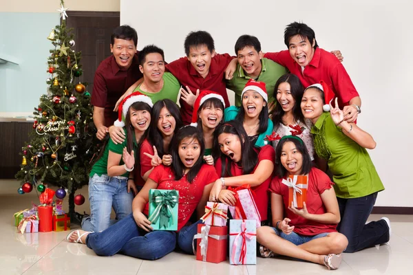 Christmas gruppe schuss von asiatisch — Stockfoto