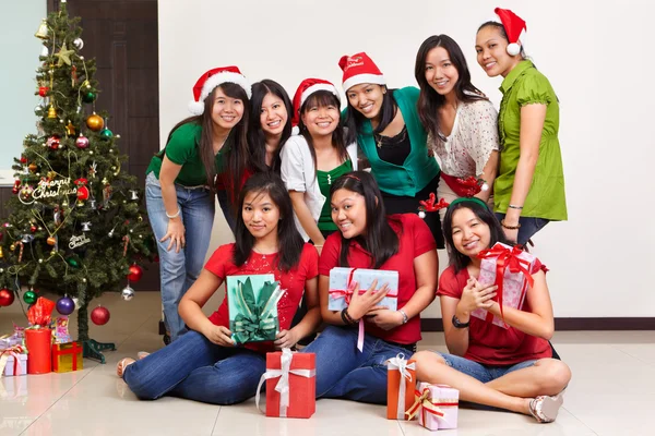 Natal grupo tiro de asiático — Fotografia de Stock
