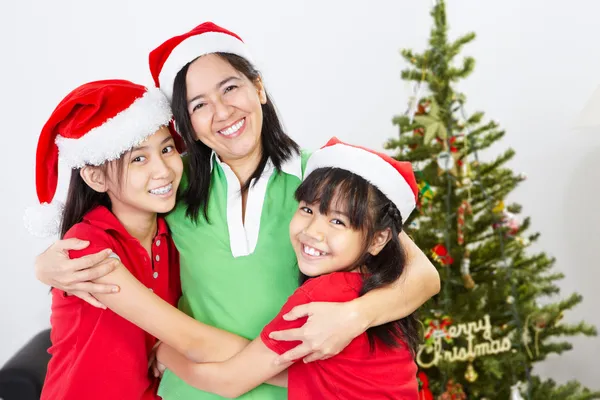 Moeder en dochters op Kerstmis — Stockfoto