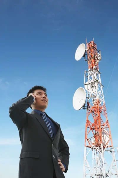 Chinese businessman on phone and antenna — Stock Photo, Image