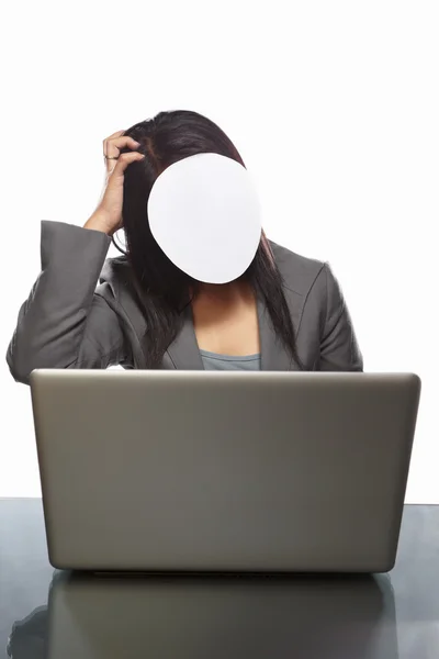 Empresária sem rosto e laptop — Fotografia de Stock