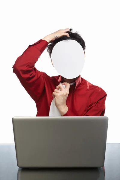 Empresário sem rosto e laptop — Fotografia de Stock