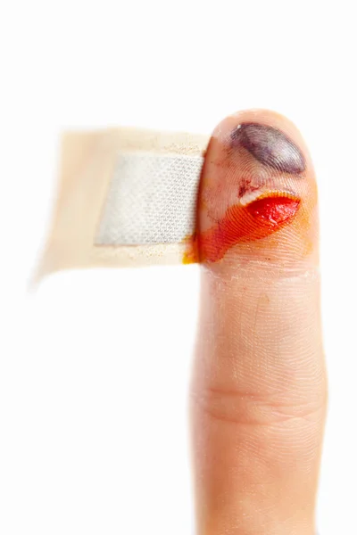 Plåster på såret finger — Stockfoto