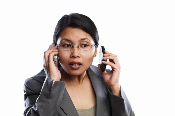 Podnikatelka zaneprázdněn výraz pomocí video volání — Stock fotografie