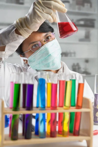 Scientist examining chemical solution — Stock Photo, Image
