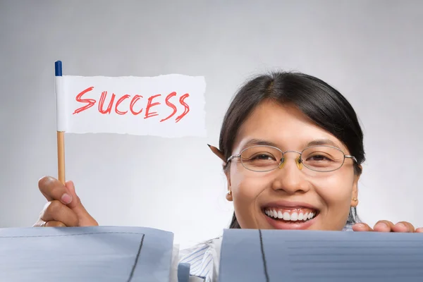 Woman holding success flag — Stockfoto