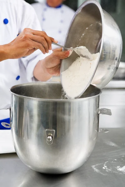 Pouring flour — Stock Photo, Image