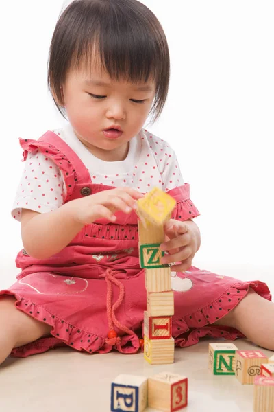 小小的亚洲女孩玩 — 图库照片