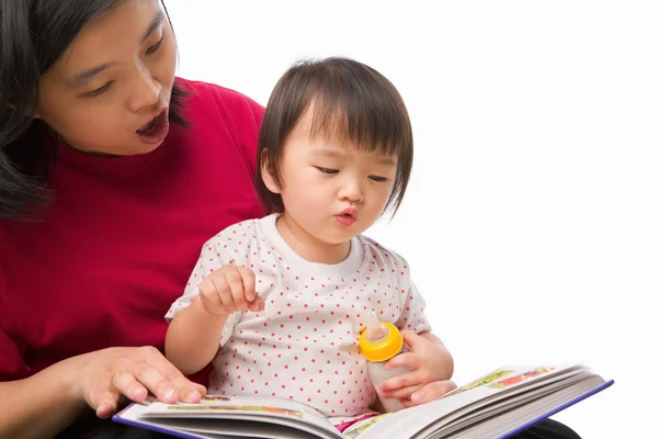 Mother teaching her child — Stock Photo, Image