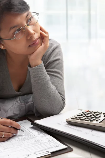 Young woman and tax form — Stock Photo, Image