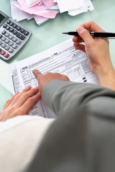 Guiding to fill tax form — Stock Photo, Image