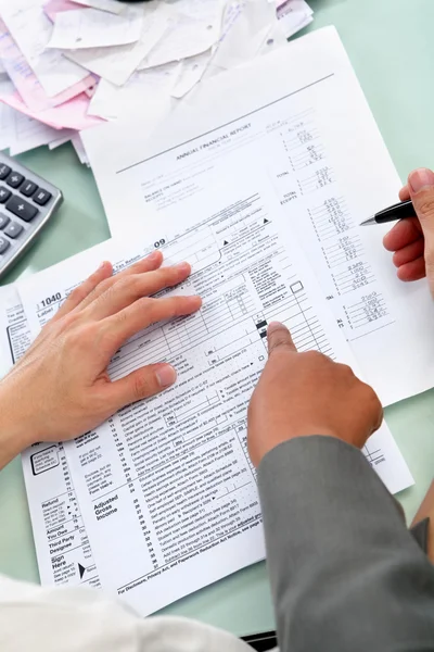 Orientação para preencher o formulário fiscal — Fotografia de Stock
