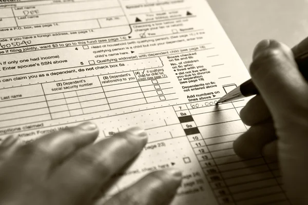 Rellenar formulario de impuestos 1040 — Foto de Stock