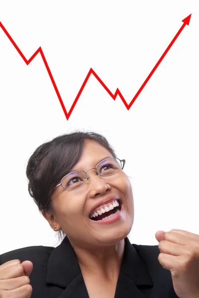 Jovem mulher de negócios asiática alegre ver o gráfico de ascensão — Fotografia de Stock