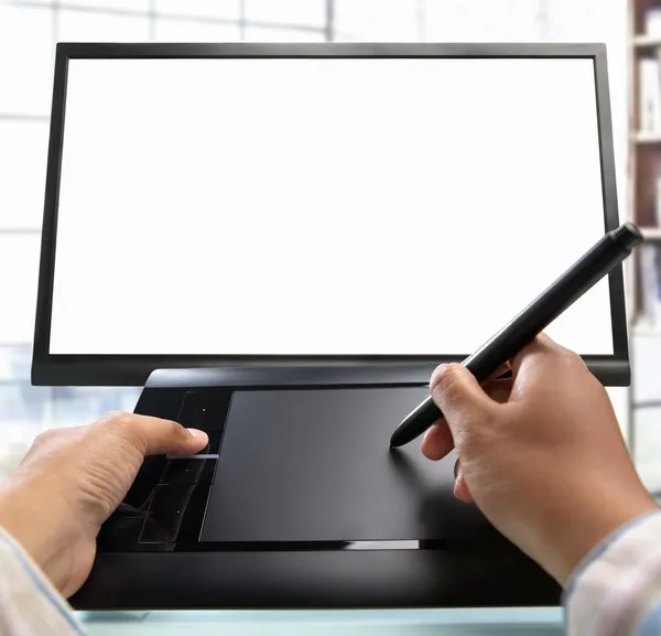 Trabalhando com caneta tablet digital — Fotografia de Stock