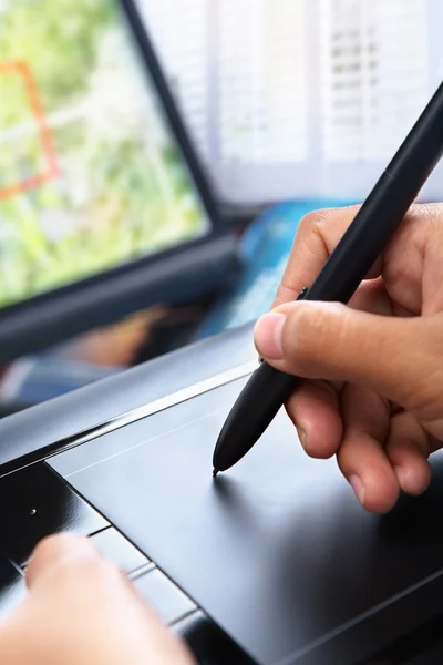 Designa med Tablet PC-penna — Stockfoto