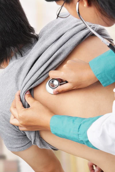 Doctor checking patient heart beat — Stock Photo, Image