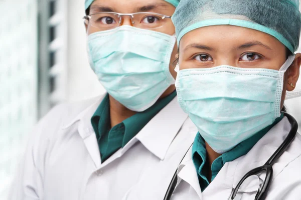Two Asian surgeon posing to camera — Stock Photo, Image