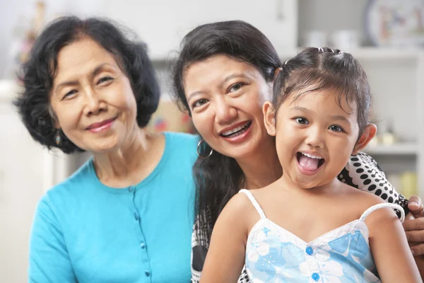Três geração de fêmeas asiáticas — Fotografia de Stock
