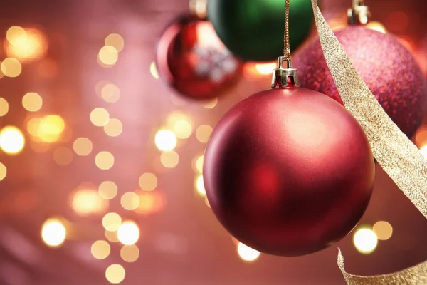 Χριστουγεννιάτικο στολίδι με θαμπάδα φωτισμός φόντου — Φωτογραφία Αρχείου