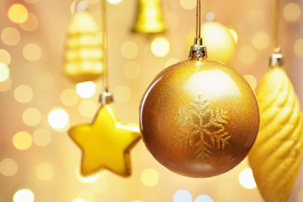 Adornos dorados de Navidad —  Fotos de Stock