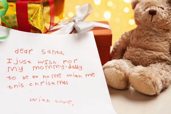 Bambino vero desiderio a Natale — Foto Stock