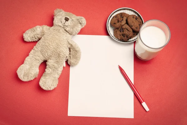 Prázdný dopis s medvědem, cookies a mléko — Stock fotografie