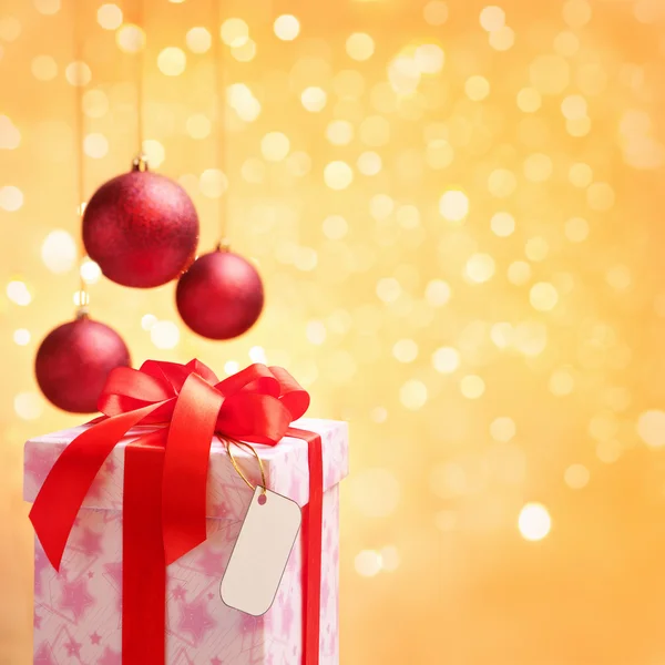 Enda jul mönster med ornament på gyllene bakgrund — Stockfoto