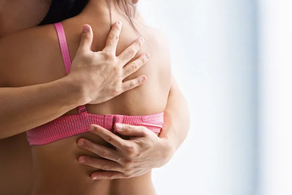 Hand stödjande bröst cancer offer — Stockfoto