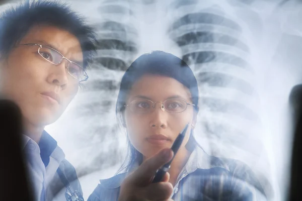 Asian doctors having discussion over xray print — Stock Photo, Image