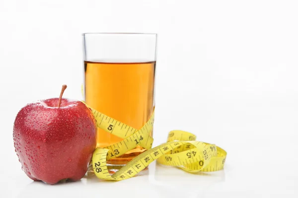 Red apple and jiuce with measuring tape — Stock Photo, Image