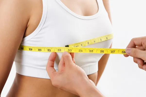 Sütyen göğüs ölçüsü ölçme — Stok fotoğraf
