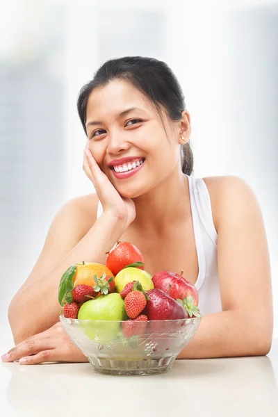 Asian woman and fruits — Stock Photo, Image