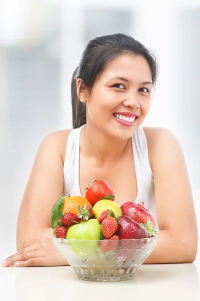 Asian woman and fruits — Stock Photo, Image