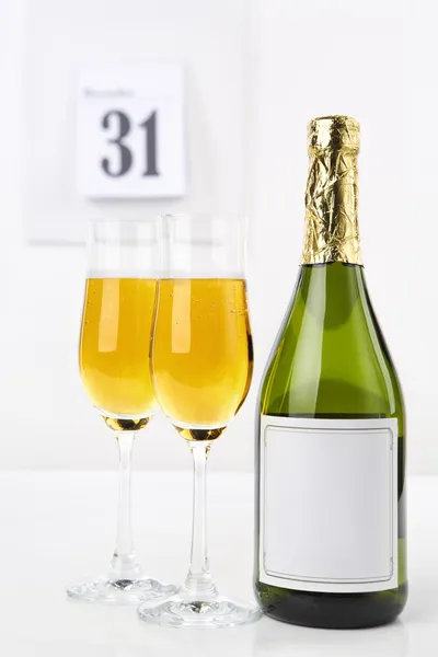 Șampanie în ajunul anului nou — Fotografie, imagine de stoc