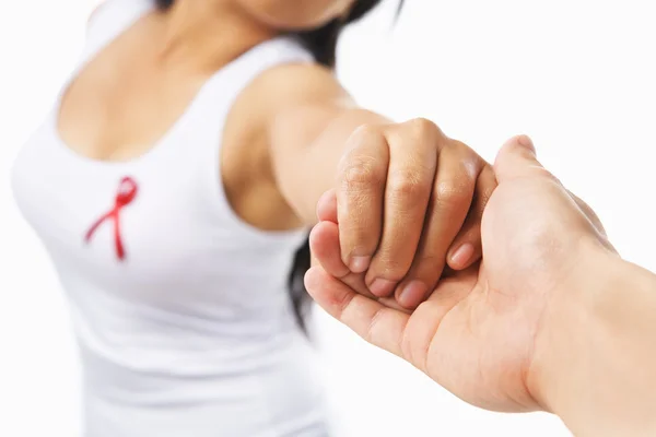 Γυναίκα κρατώντας το χέρι για να υποστηρίξει για ενισχύσεις αιτία ή το στήθος-ακύρωση — Φωτογραφία Αρχείου