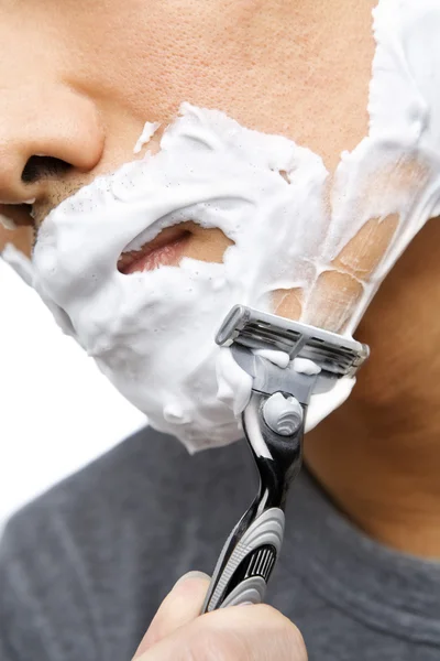 Ázsiai férfi borotválkozási — Stock Fotó