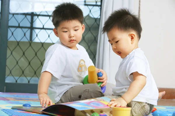 Brothers playing together — Stock Photo, Image
